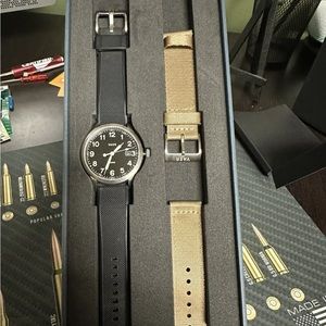 Vaer S5 calendar field watch 40mm. In original box. Works great.